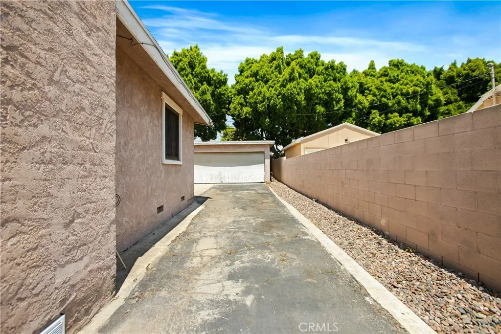 1911 W Palm