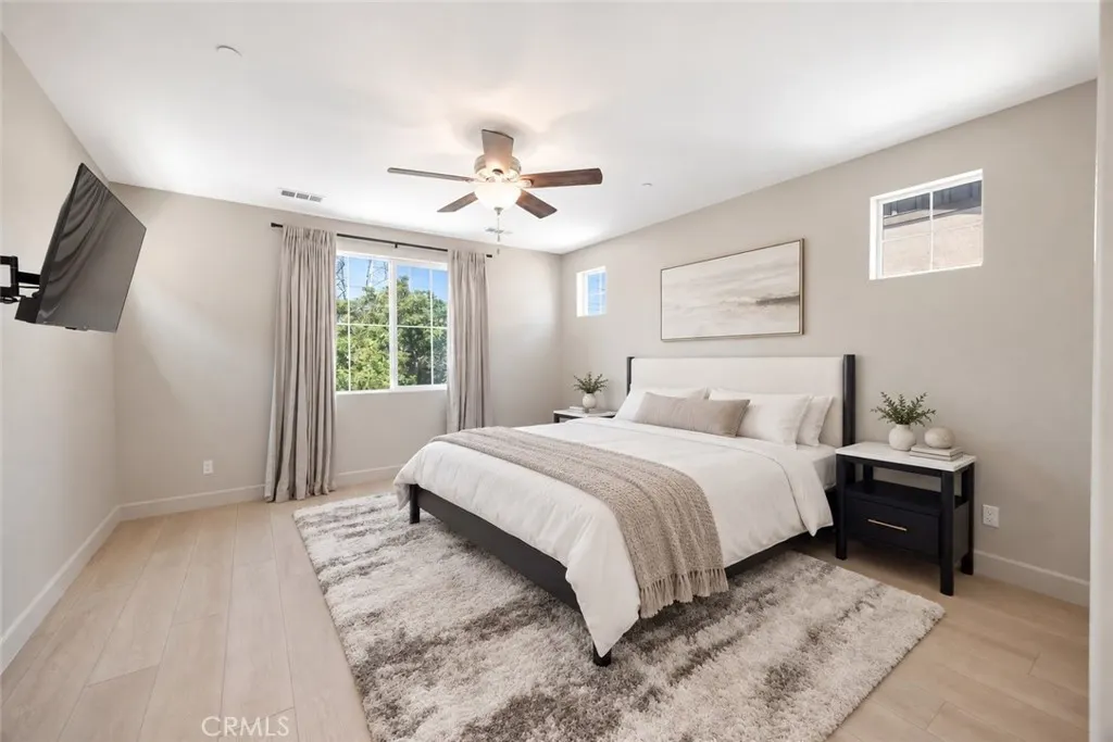 3363 E Pine Ridge