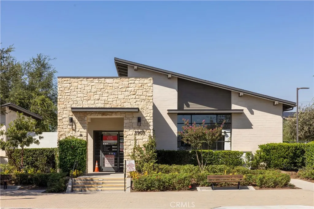 3363 E Pine Ridge