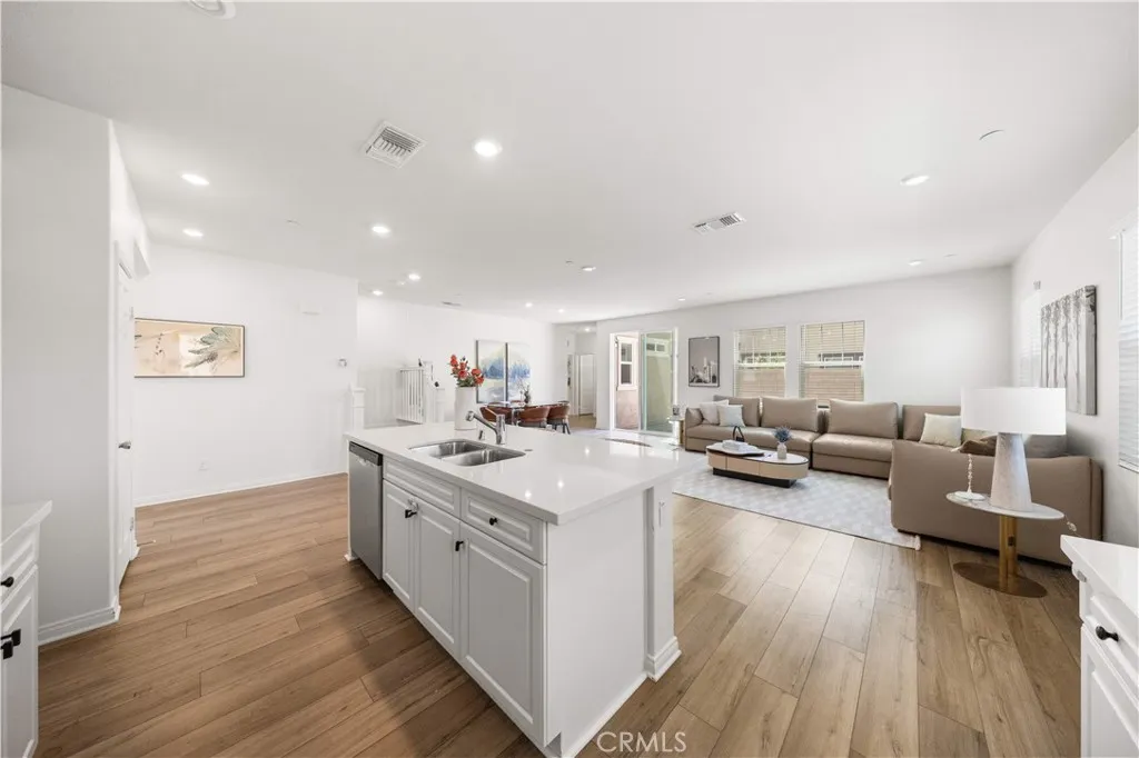 4140 E. Avila Privado