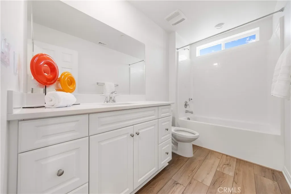 4140 E. Avila Privado