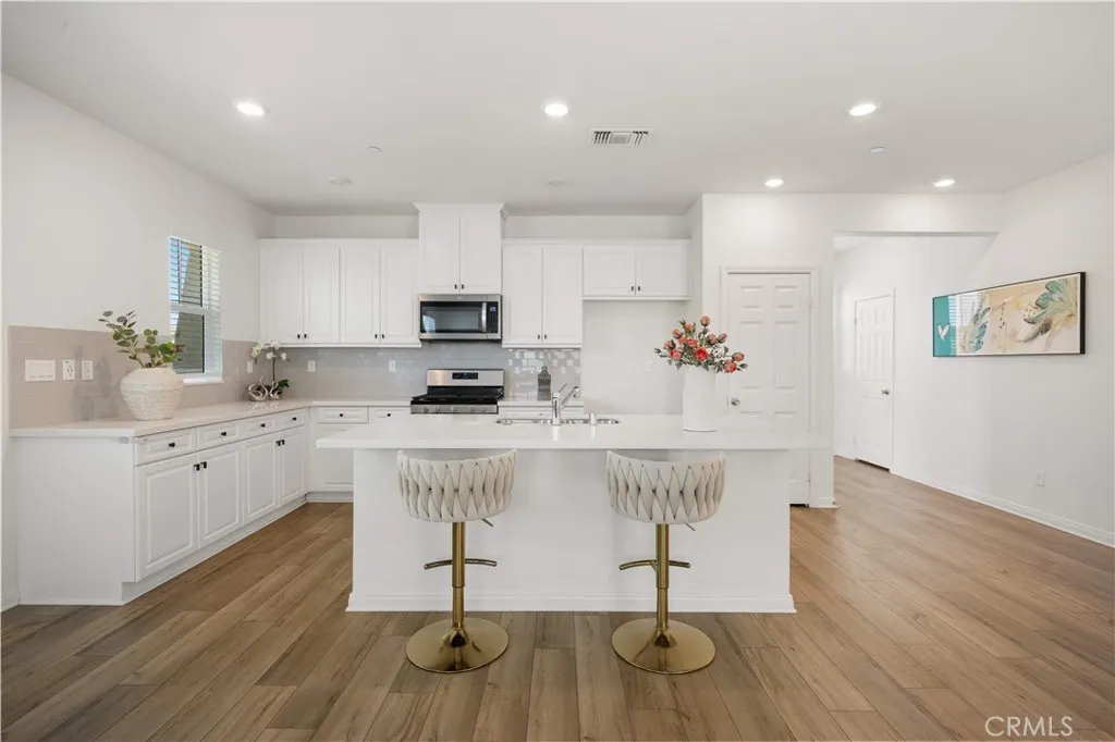 4140 E. Avila Privado