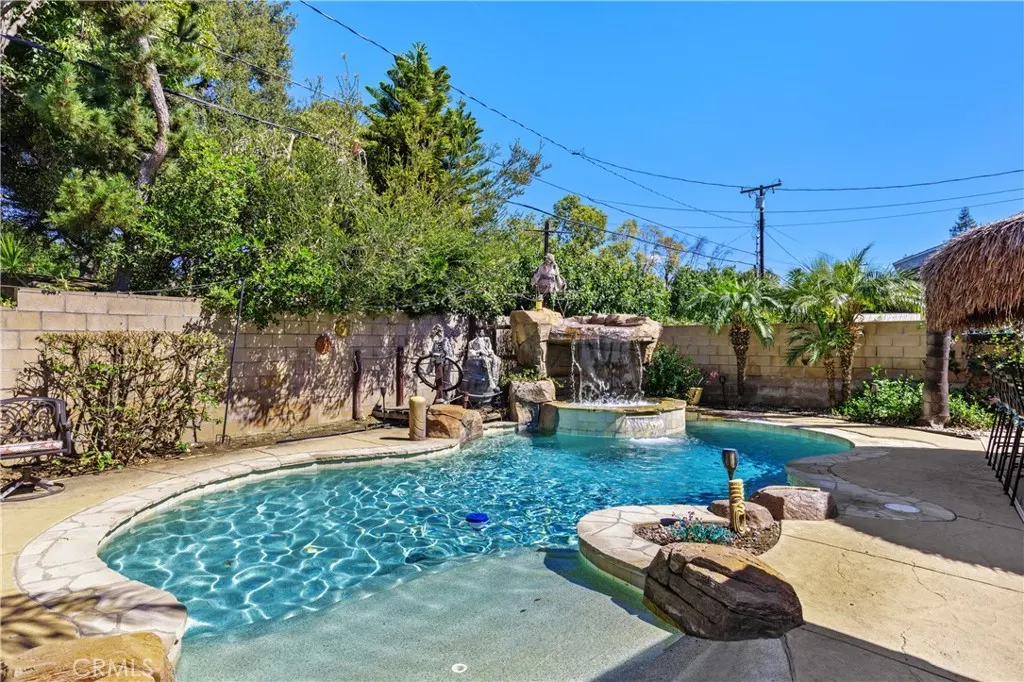 611 E Foothill Blvd