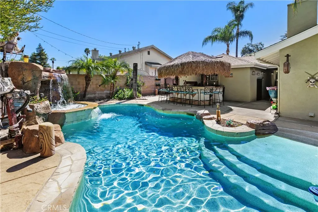 611 E Foothill Blvd
