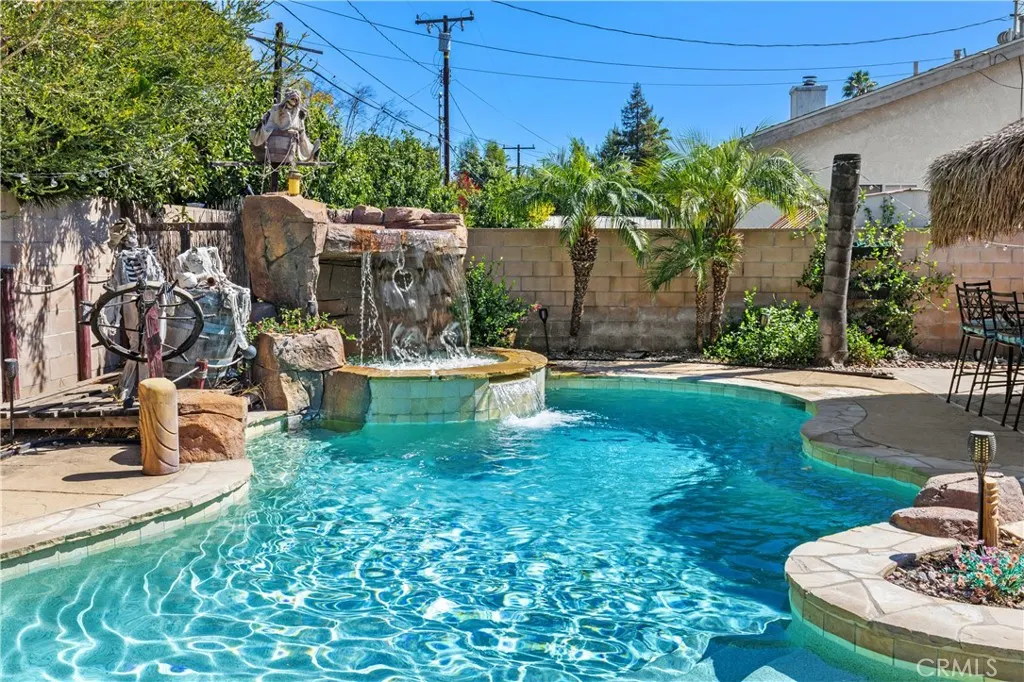 611 E Foothill Blvd