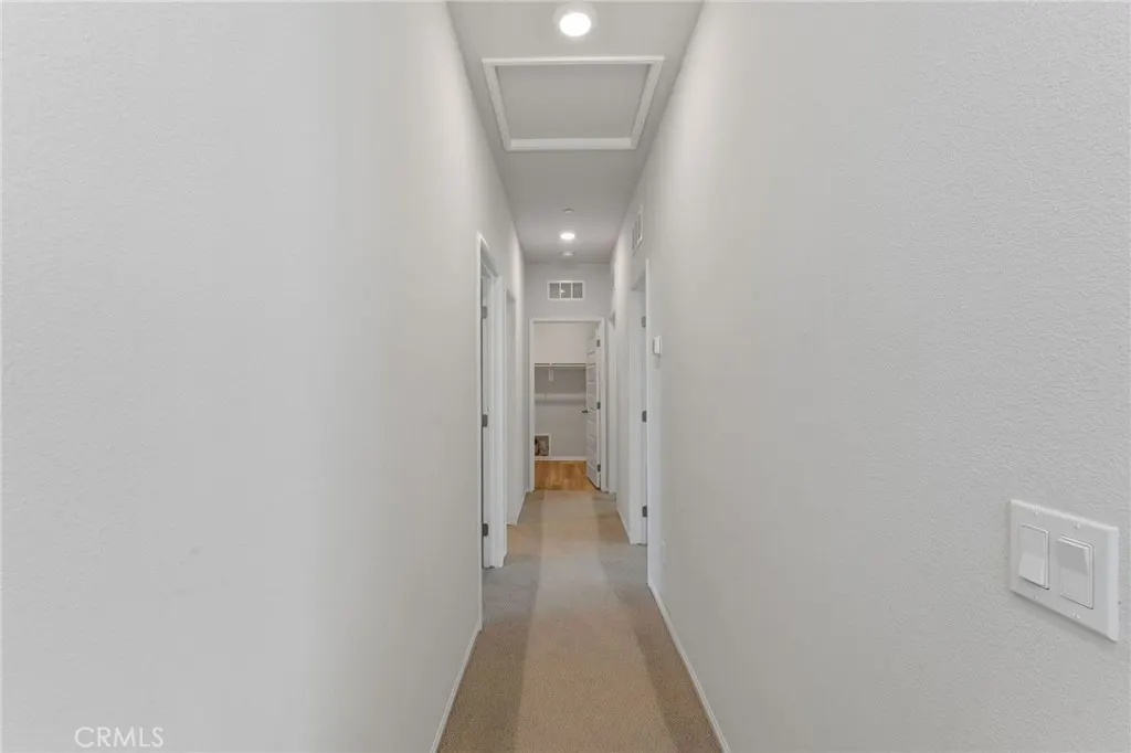 649 E Madeleine Privado