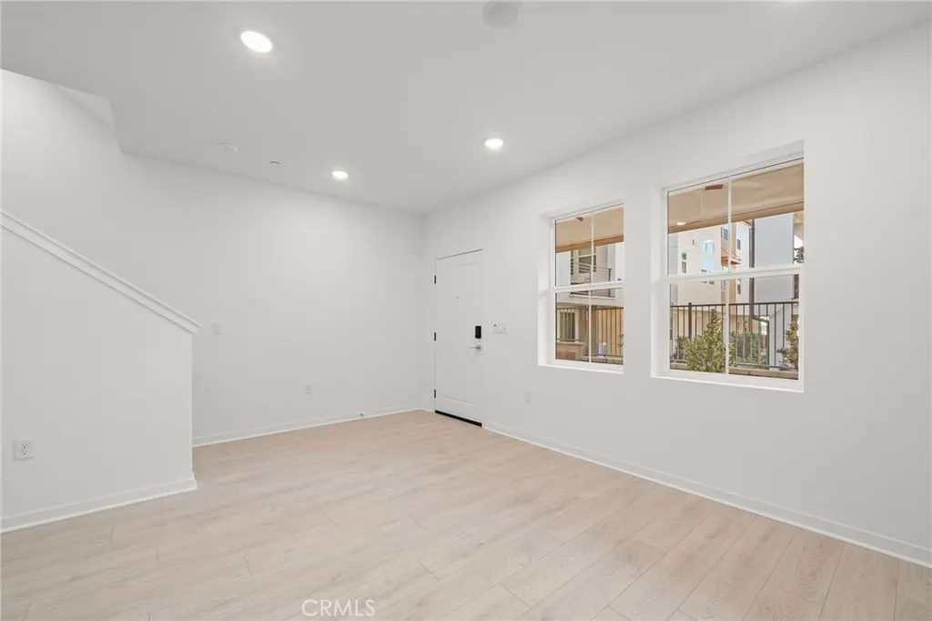 463 Paradiso Place