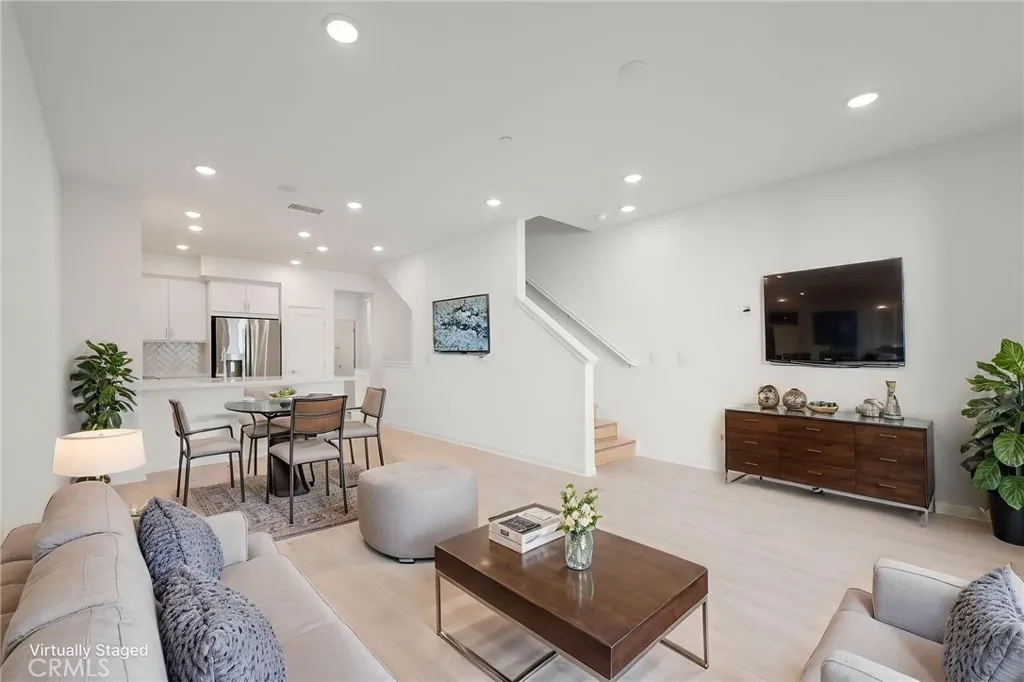 463 Paradiso Place