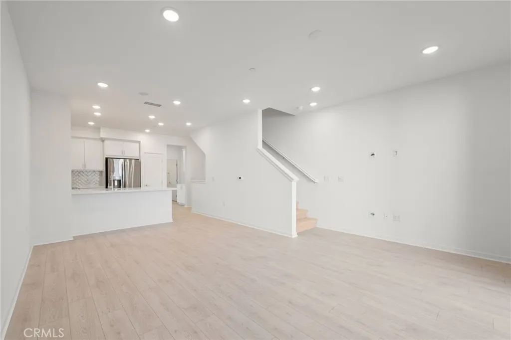 463 Paradiso Place