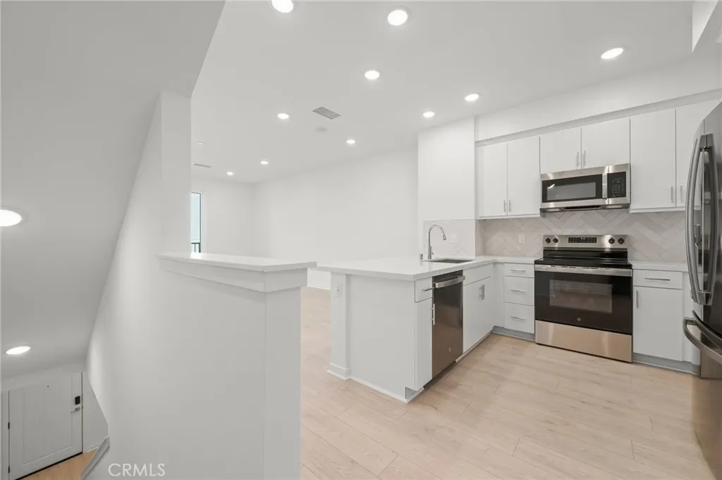 463 Paradiso Place