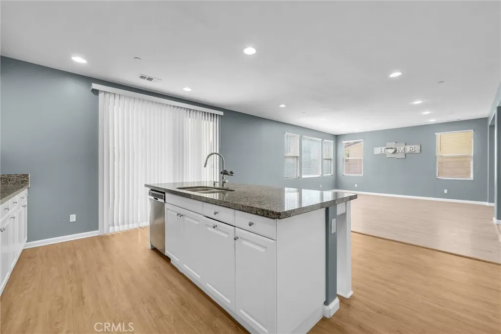 5087 S Centennial