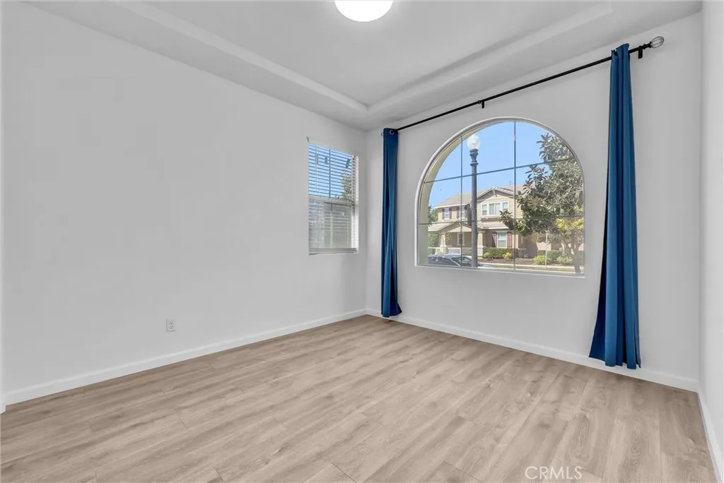 5087 S Centennial