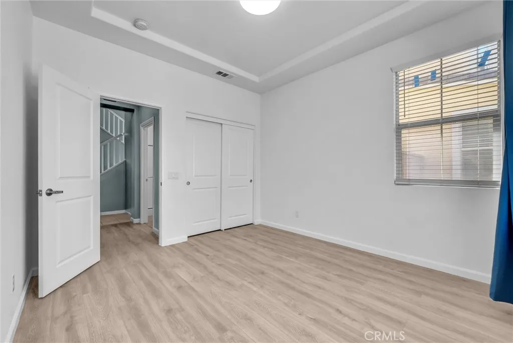 5087 S Centennial