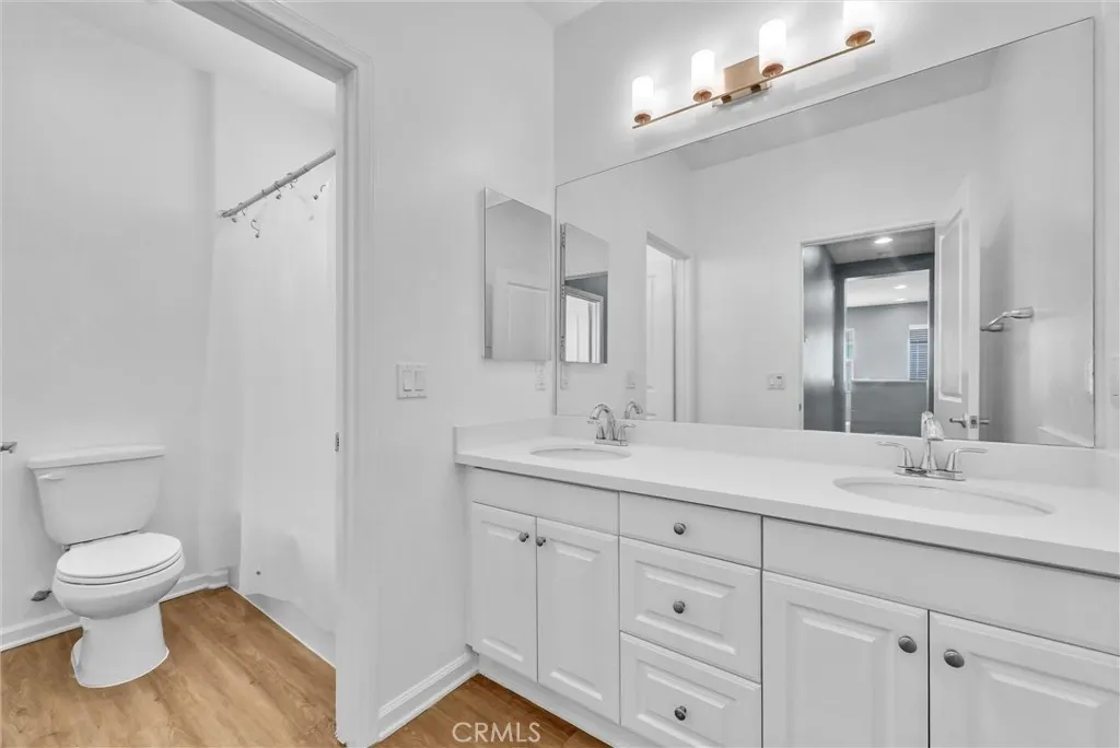 5087 S Centennial