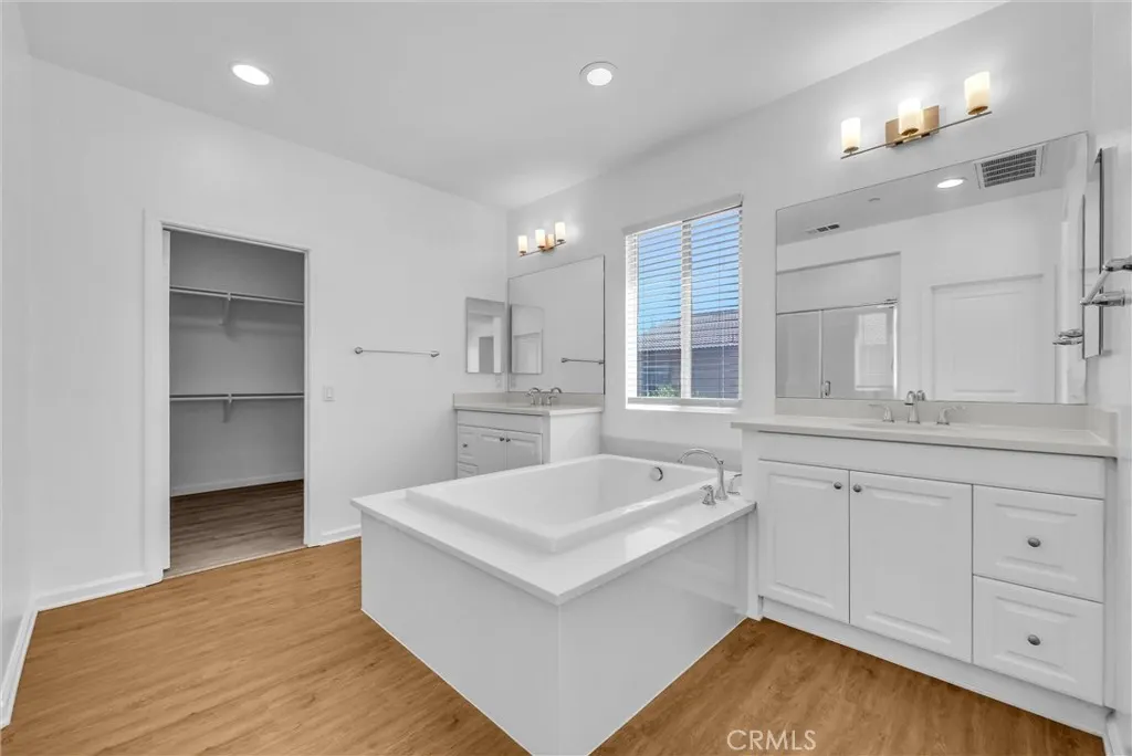 5087 S Centennial