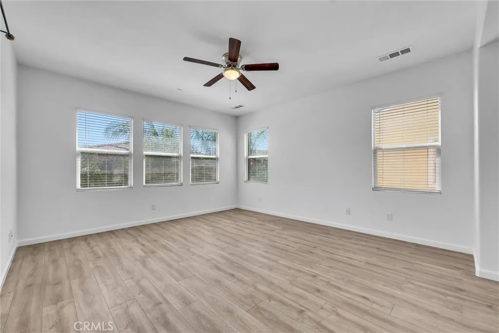 5087 S Centennial