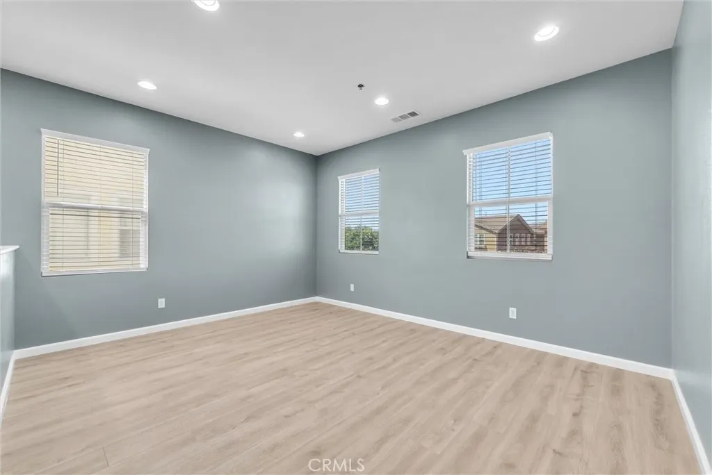 5087 S Centennial