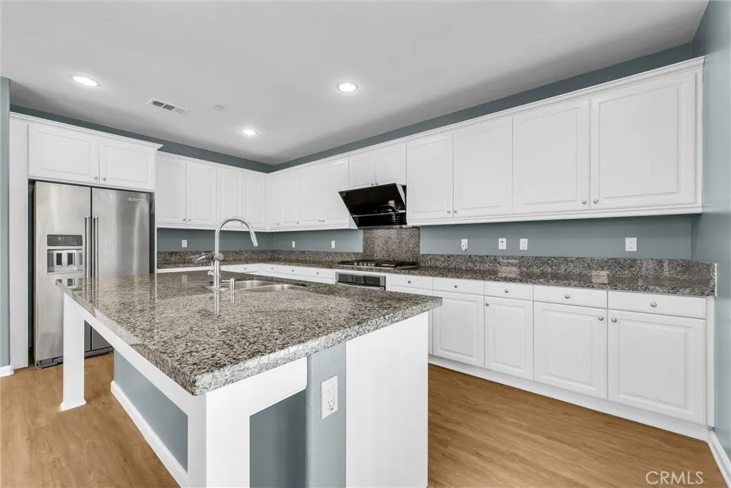 5087 S Centennial