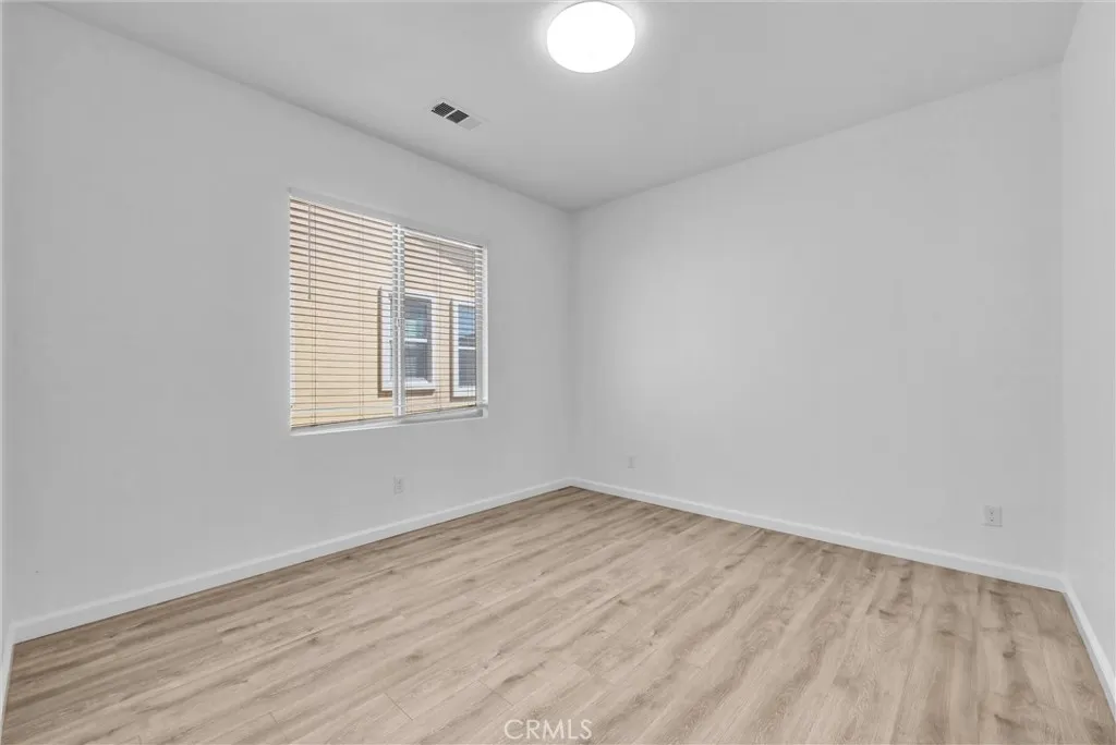 5087 S Centennial