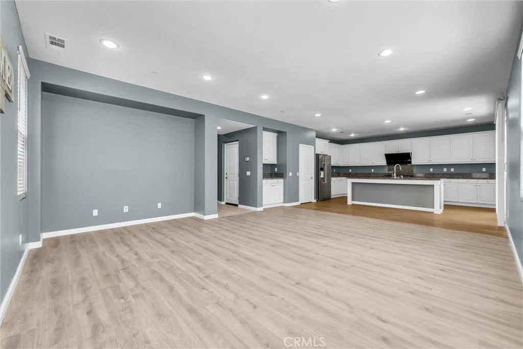 5087 S Centennial
