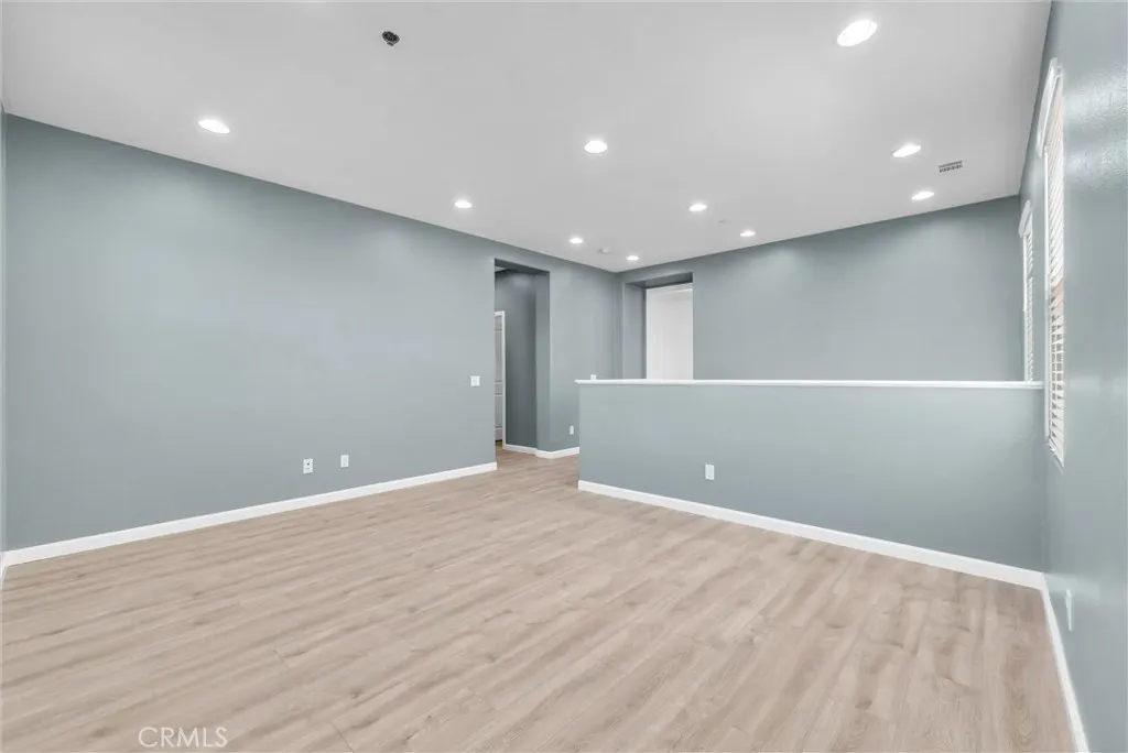 5087 S Centennial