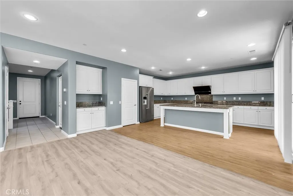 5087 S Centennial