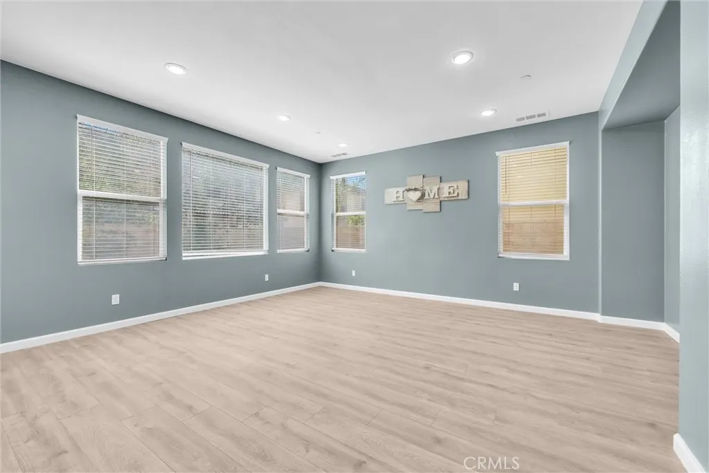 5087 S Centennial