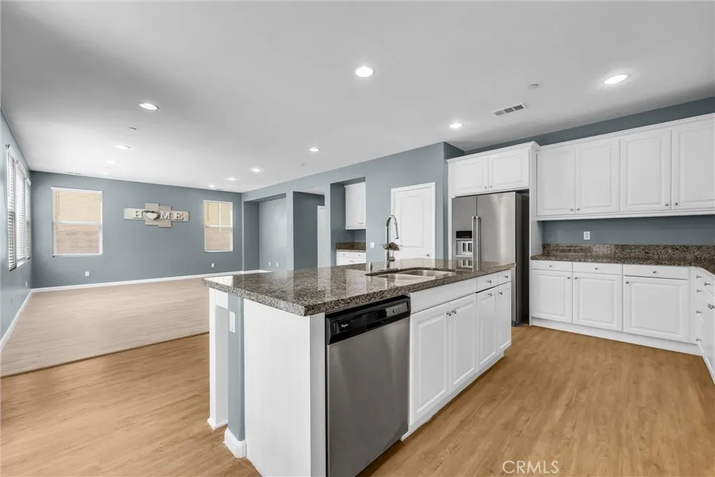 5087 S Centennial