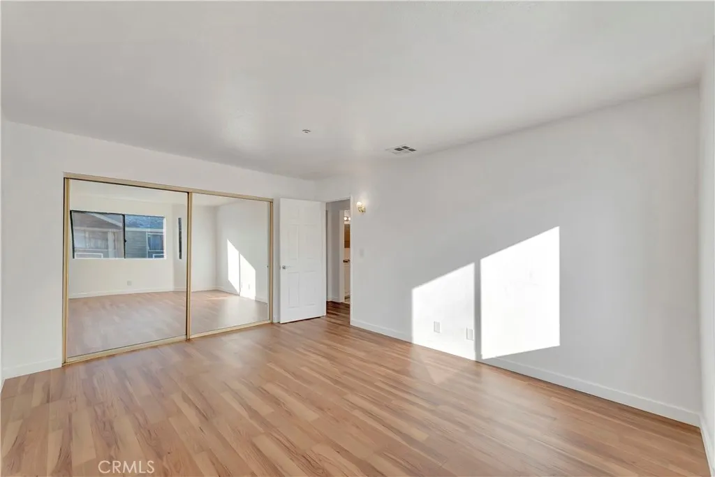 609 E Phillips