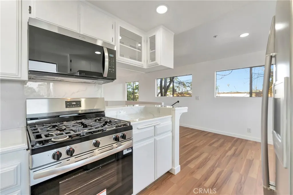 609 E Phillips