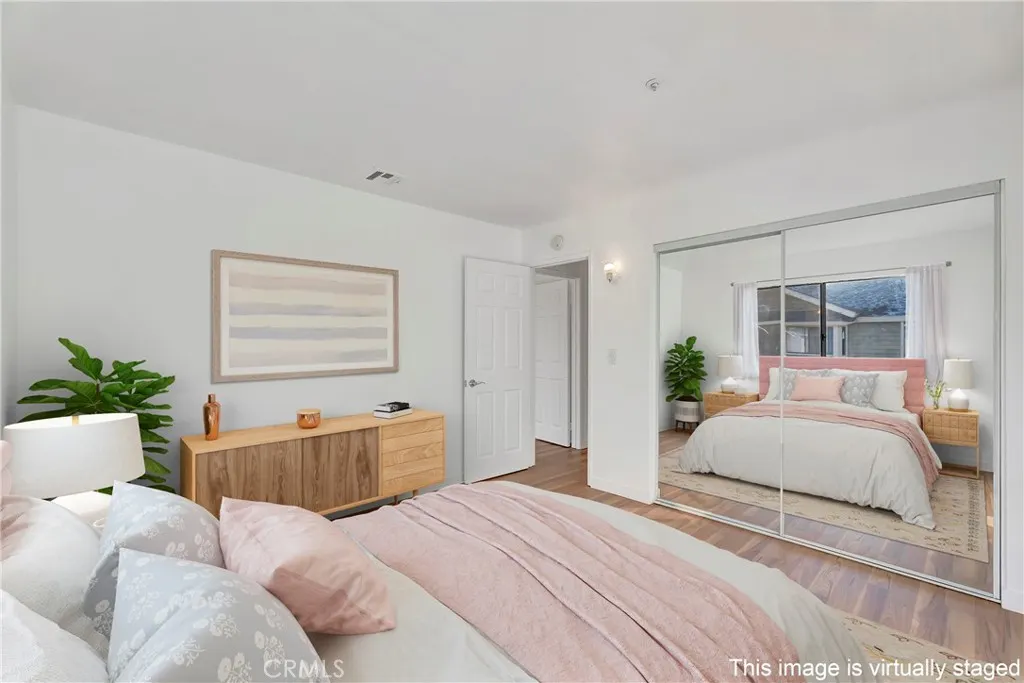 609 E Phillips