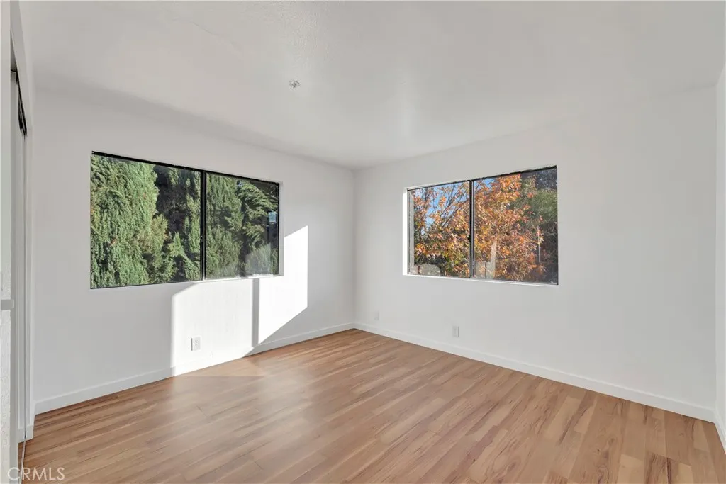 609 E Phillips