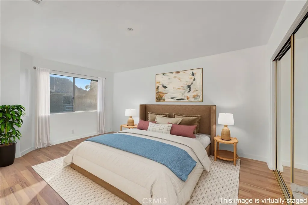 609 E Phillips
