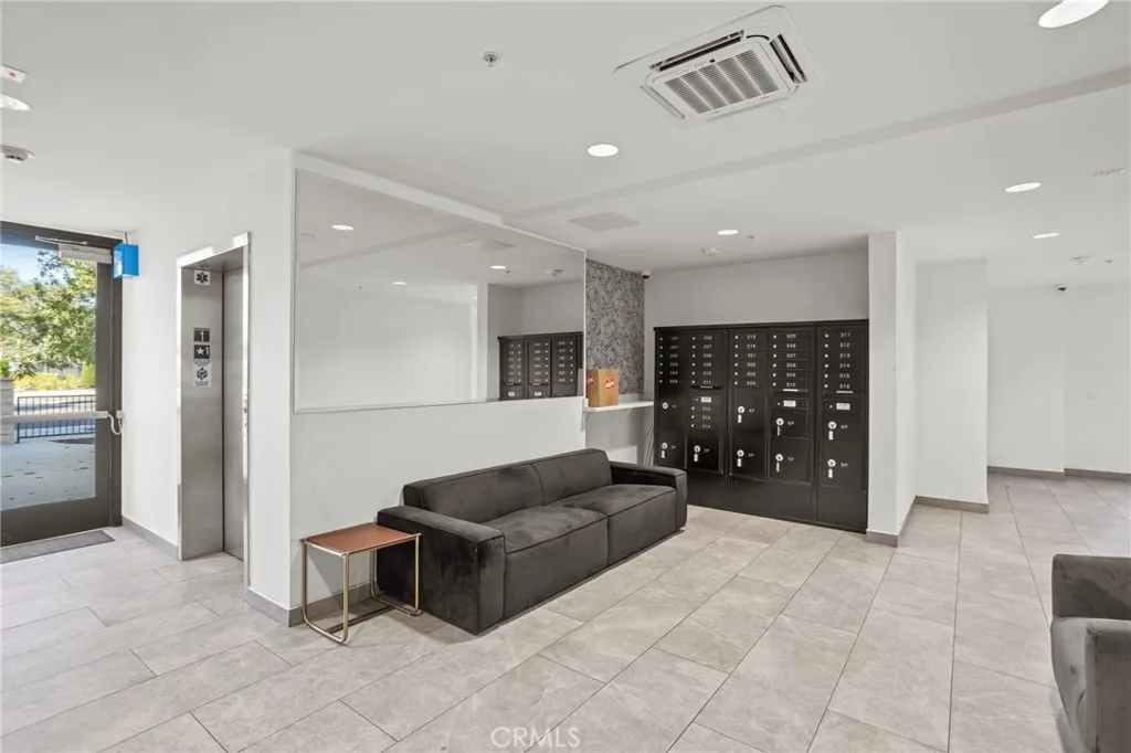 1300 W Mission Boulevard #1-33