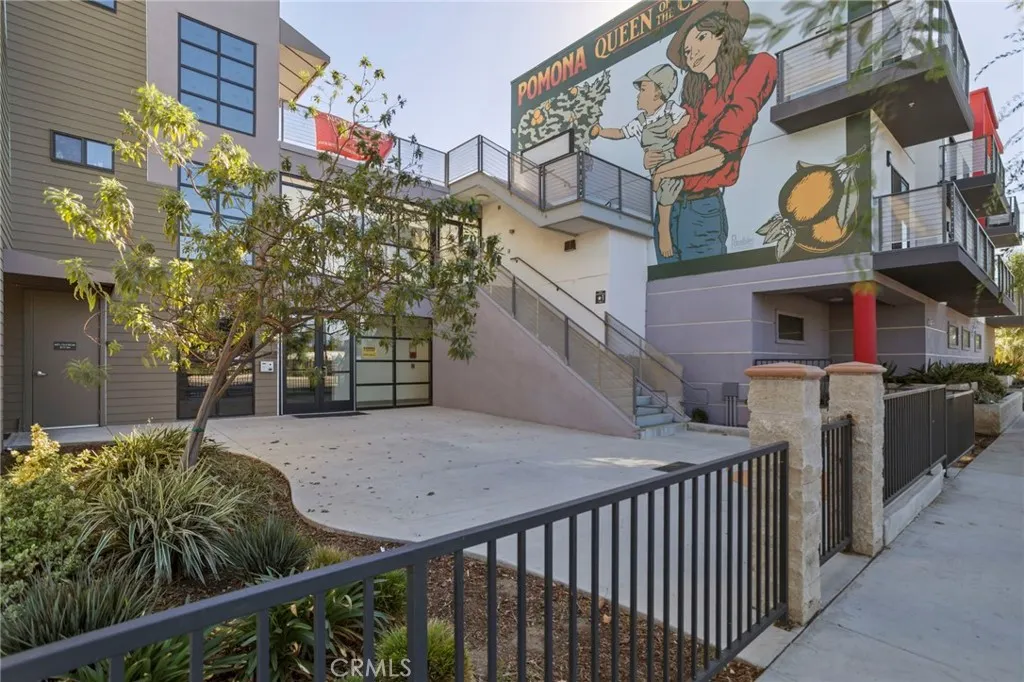 1300 W Mission Boulevard #1-33