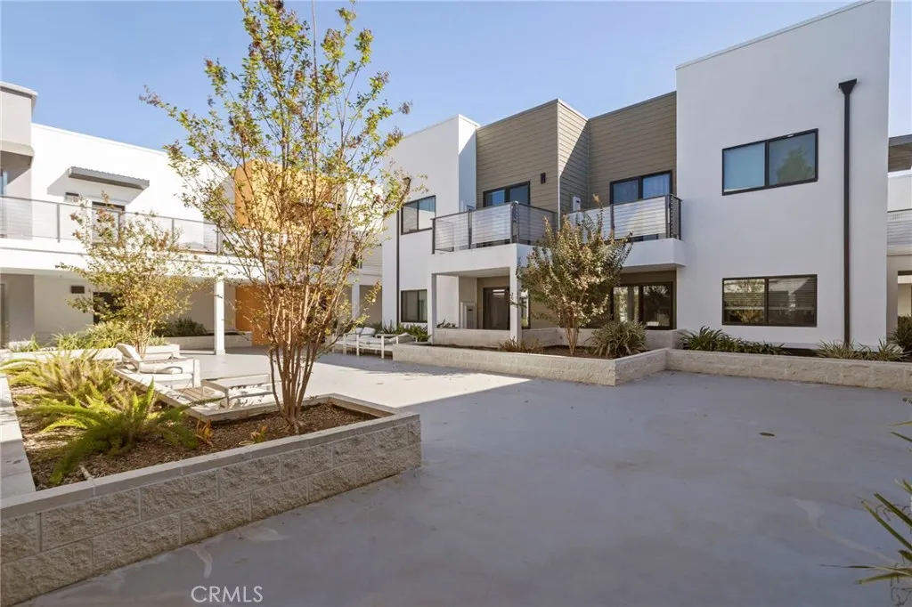 1300 W Mission Boulevard #1-33