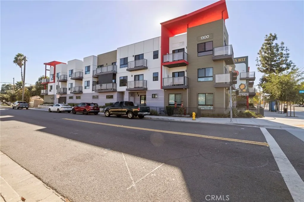 1300 W Mission Boulevard #1-33