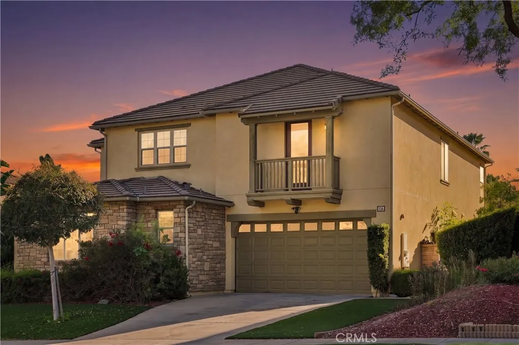 858 E Manresa