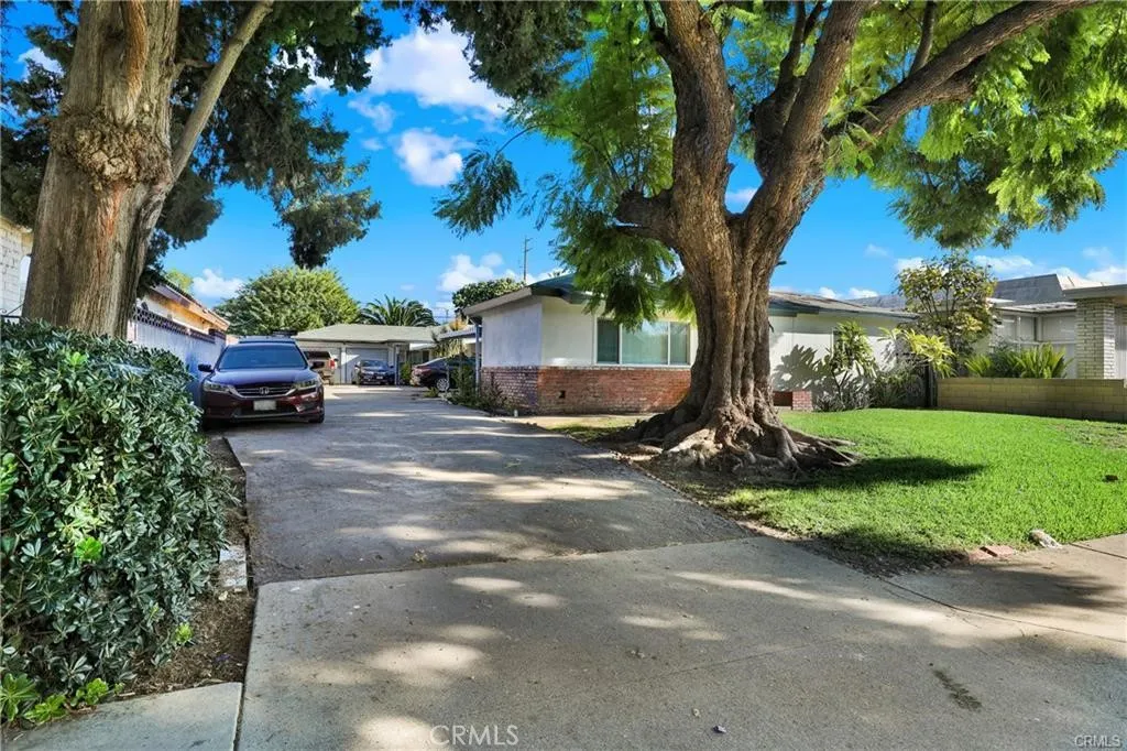 291 W Artesia Street