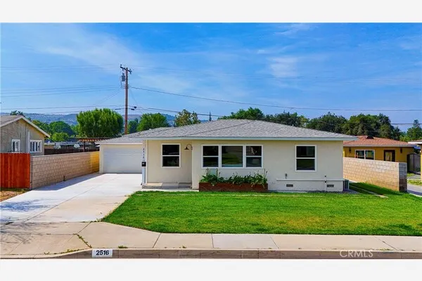 2516 E Walnut Creek