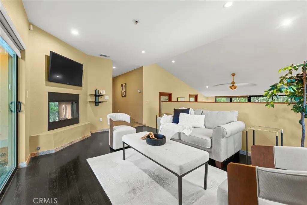 2411 N Grand
