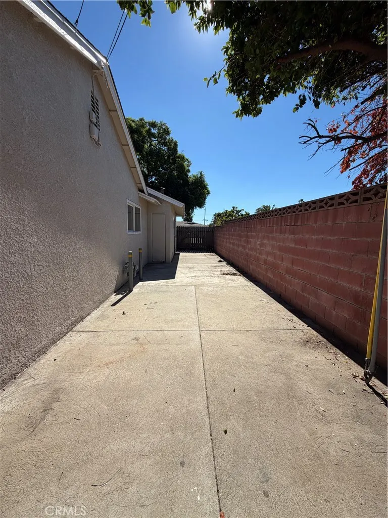 1207 Selkirk