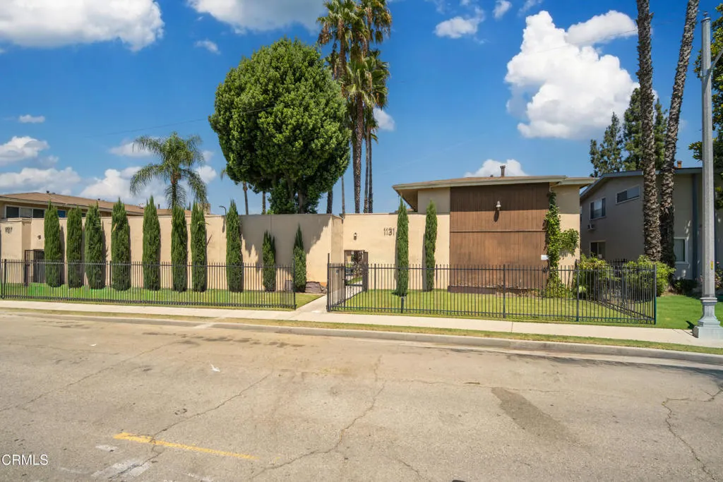1127 1131 E Garvey Avenue N