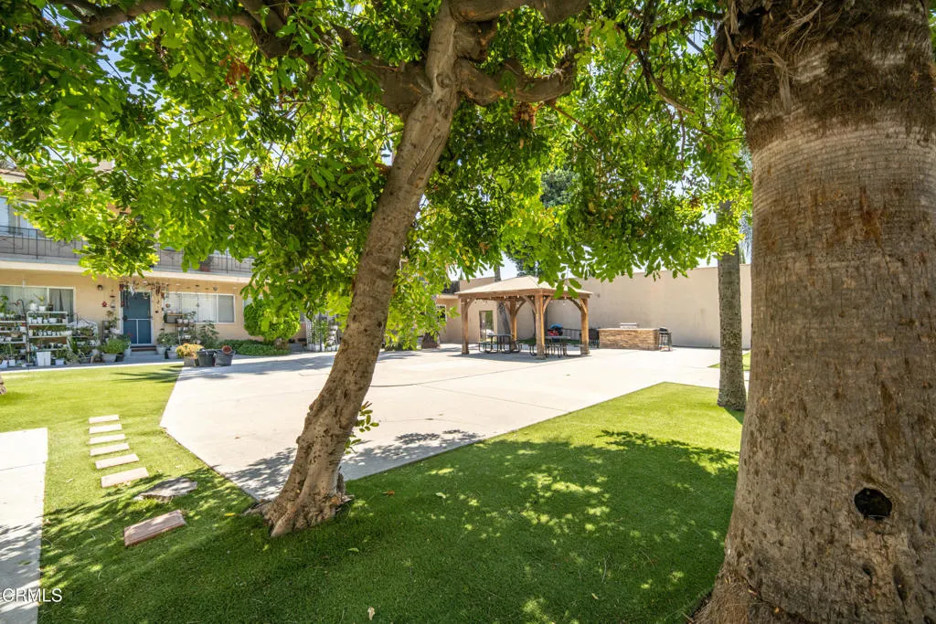 1127 1131 E Garvey Avenue N