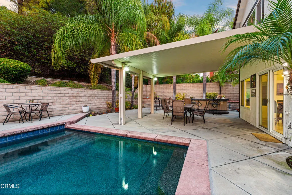 967 Avenida Loma Vista