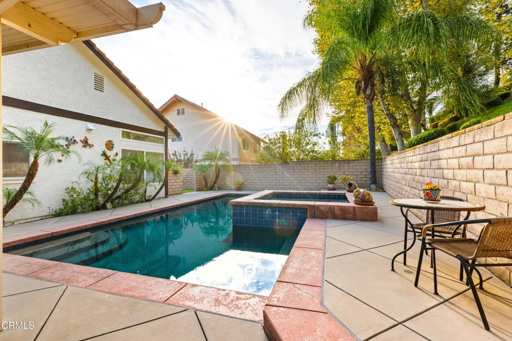 967 Avenida Loma Vista
