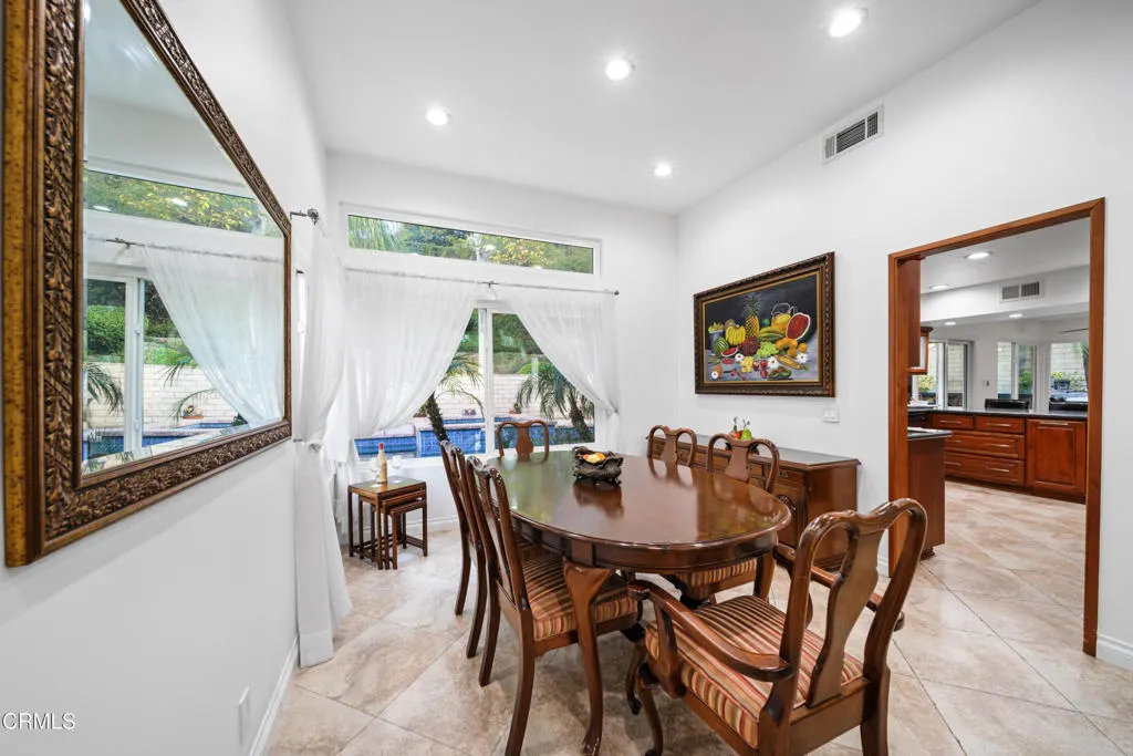 967 Avenida Loma Vista