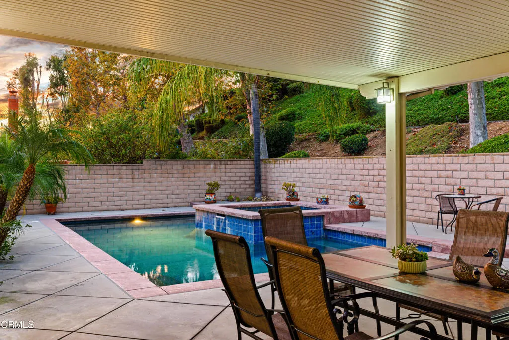 967 Avenida Loma Vista