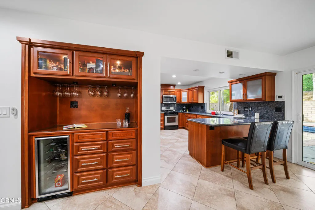 967 Avenida Loma Vista
