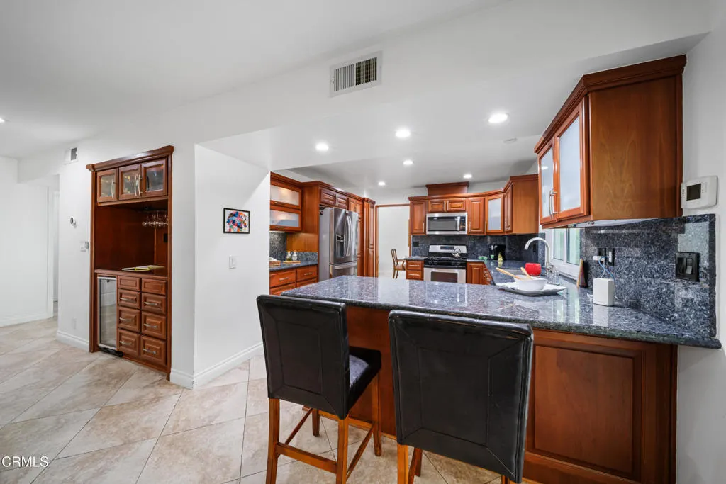 967 Avenida Loma Vista